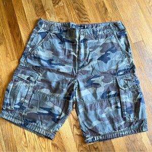 American Eagle Longboard Camo Cargo Shorts size 38